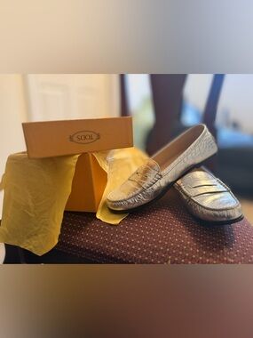 Tod's Metallic Silver Croc-Embossed Leather Women Loafers